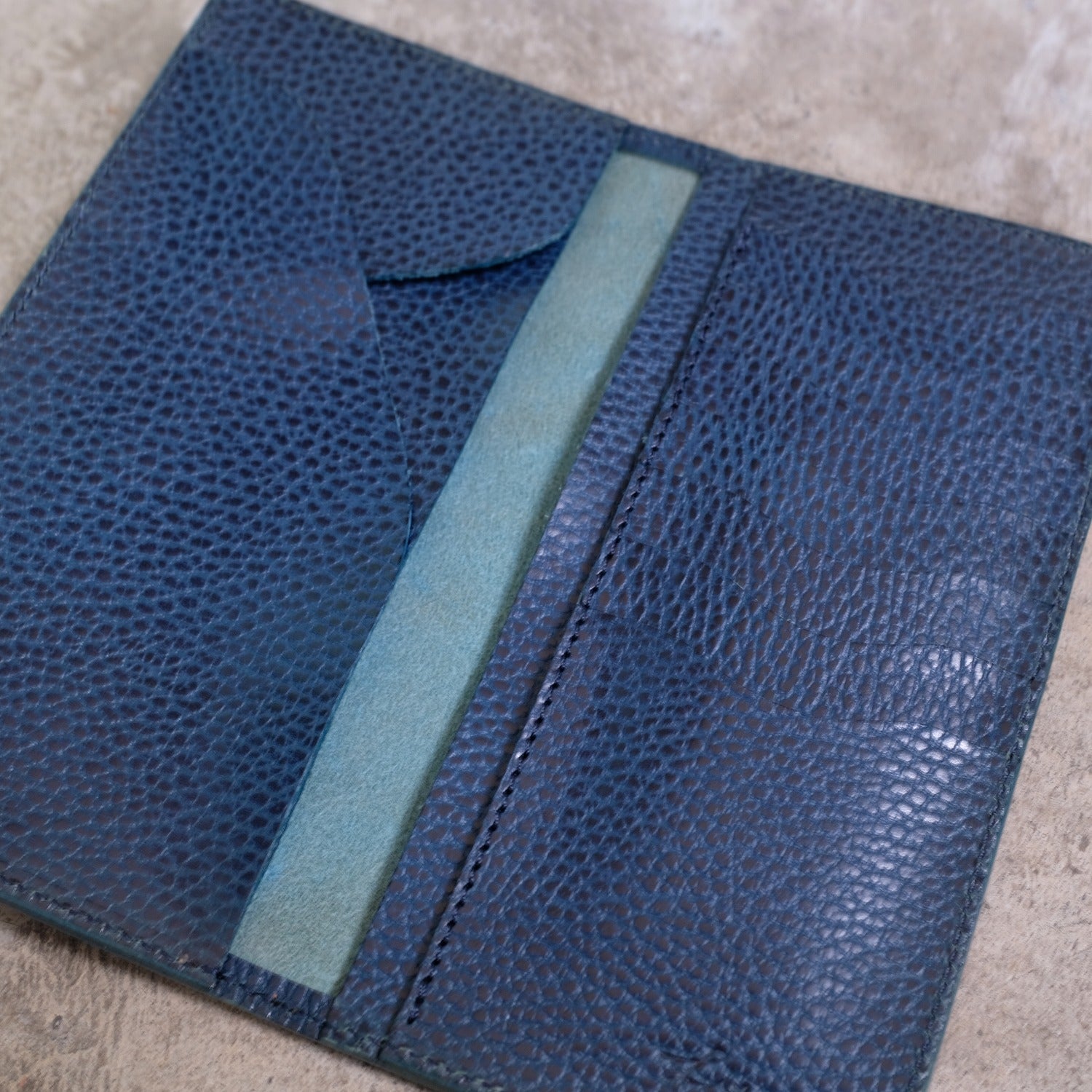 【アウトレット 20%OFF】ドラーロ　ビルケース / ダークブルー #S050 展示使用