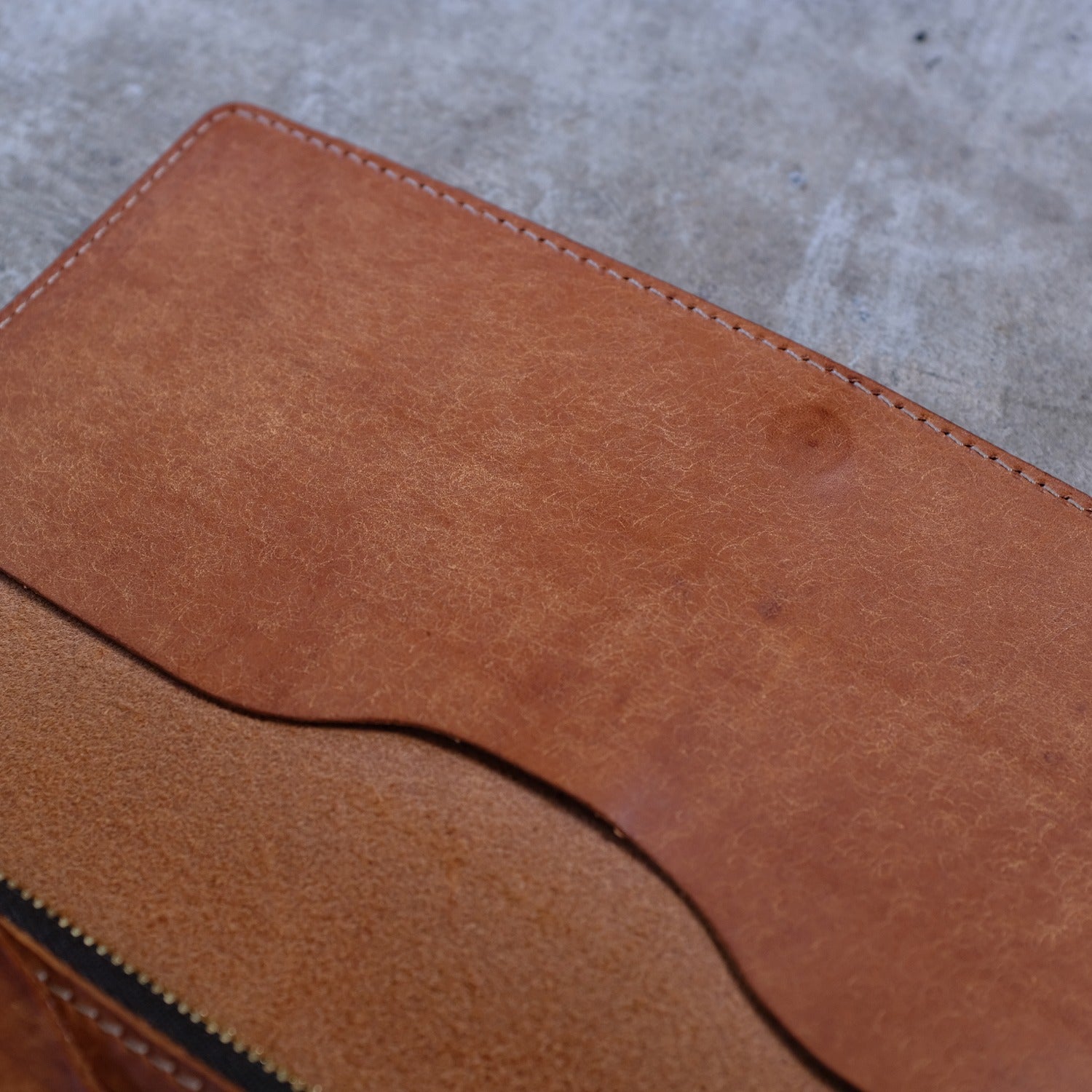 【アウトレット 20%OFF】プエブロ　ジャバラ長財布 / キャメル #S056 展示使用