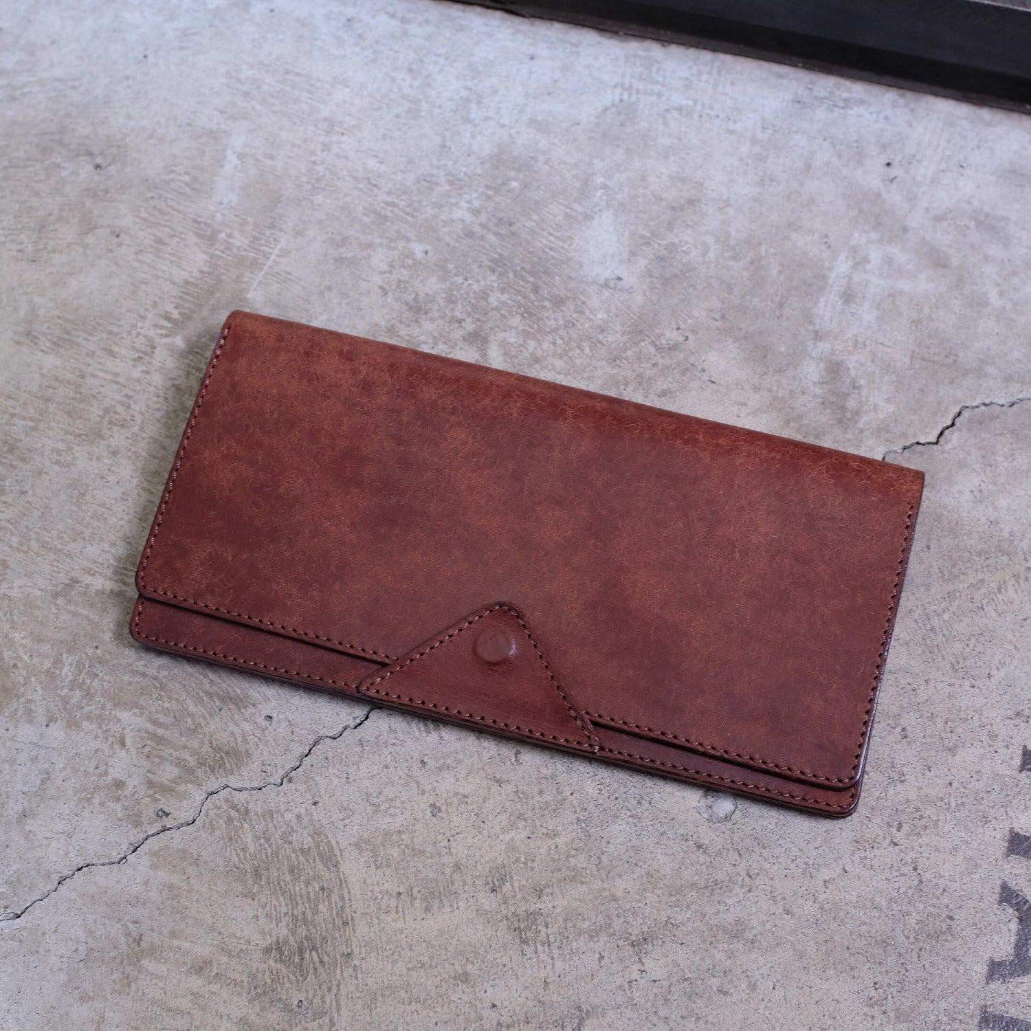 【アウトレット 20%OFF】プエブロ　ジャバラ長財布 / ダークブラウン #S057 展示使用
